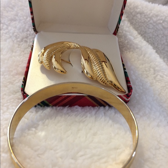 Vintage Napier Gold Tone Brooch and Bangle - Picture 6 of 6